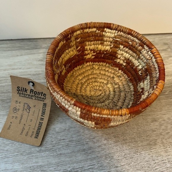 Hand Woven Basket Decorative Cup, Made in Pakistan - Picture 3 of 6